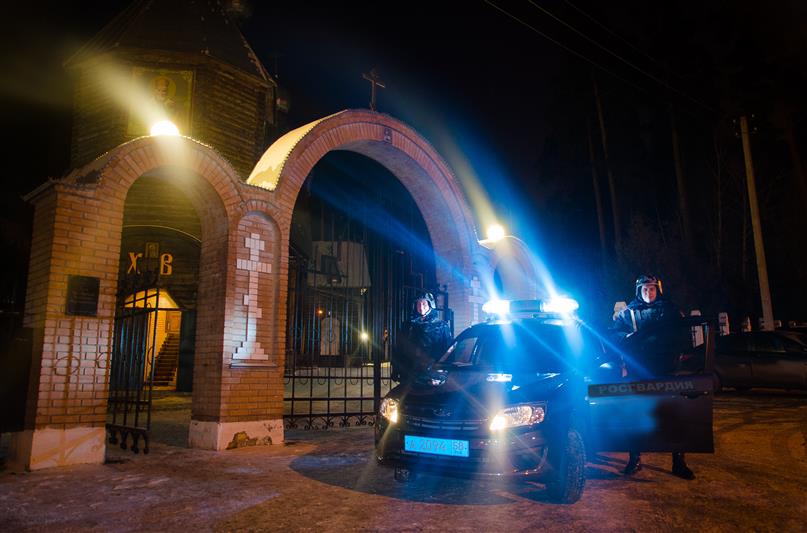 Сотрудники Росгвардии совместно с полицейскими обеспечили правопорядок во время празднования Крещения Господня в городах Поволжья