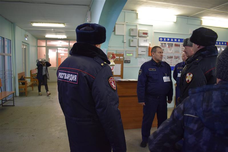Росгвардия проверяет частные предприятия, осуществляющие охрану образовательных учреждений в Челябинской области