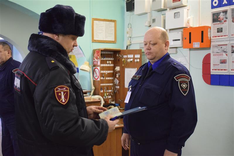 Росгвардия проверяет частные предприятия, осуществляющие охрану образовательных учреждений в Челябинской области