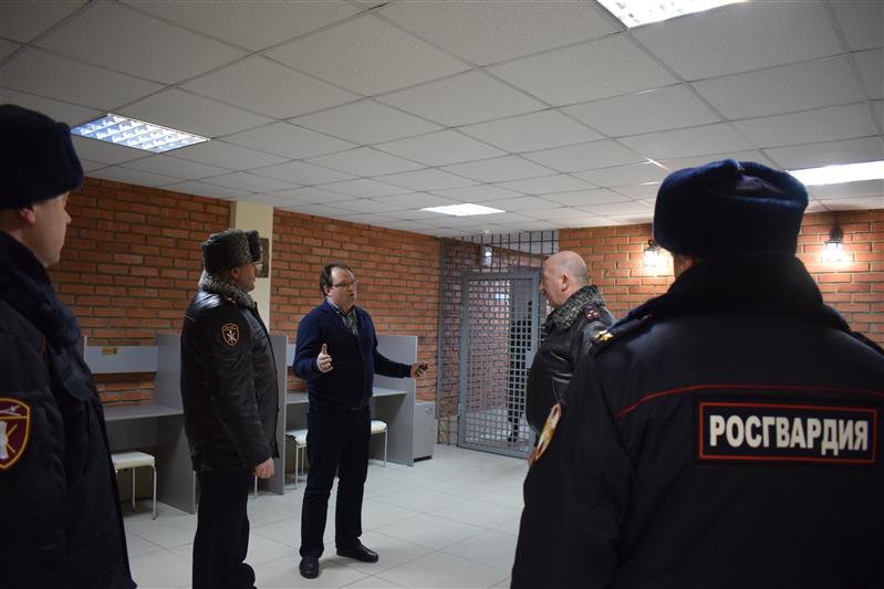 Росгвардия проверяет частные предприятия, осуществляющие охрану образовательных учреждений в Челябинской области