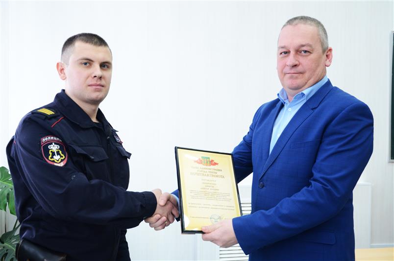 Пензенским росгвардейцам вручили почётные грамоты за спасение человека
