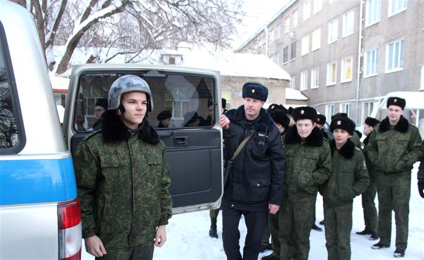 Воронежские росгвардейцы провели Урок мужества для учеников Михайловского кадетского корпуса 