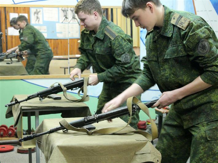 Военнослужащие отряда «Ермак» выступили судьями на соревнованиях по огневой подготовке среди учащихся образовательных учреждений