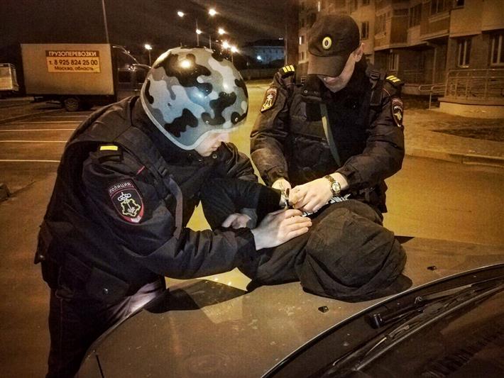 В Серпухове сотрудники Росгвардии задержали по горячим следам подозреваемого в краже