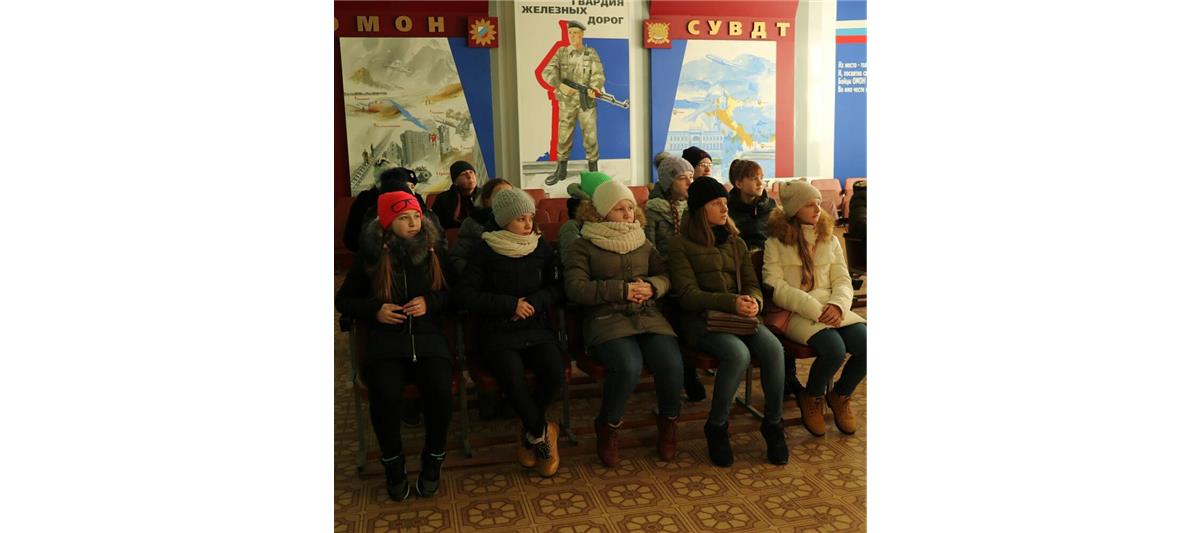 Бойцы ОМОНа на транспорте Управления Росгвардии по Свердловской области провели Урок мужества для школьников 