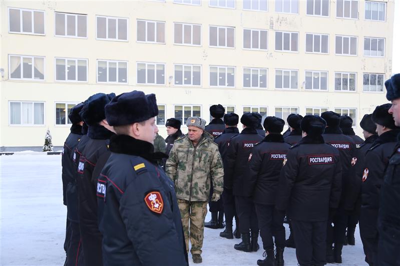 В Ленинградской области командующий Северо-Западным округом Росгвардии проинспектировал отдельный учебный батальон