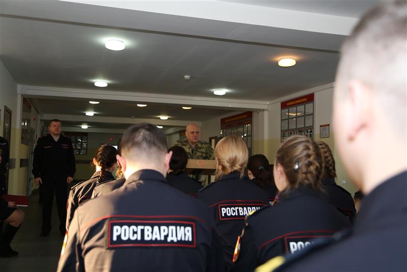 В Ленинградской области командующий Северо-Западным округом Росгвардии проинспектировал отдельный учебный батальон