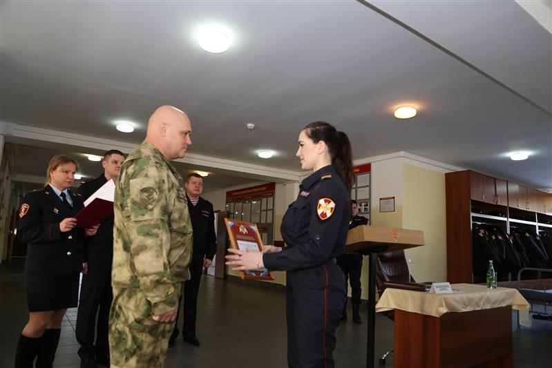 В Ленинградской области командующий Северо-Западным округом Росгвардии проинспектировал отдельный учебный батальон
