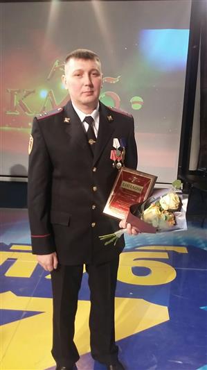 Сотрудник югорской Росгвардии, спасший пятилетнюю девочку на пожаре в декабре прошлого года, удостоен премии общественного признания
