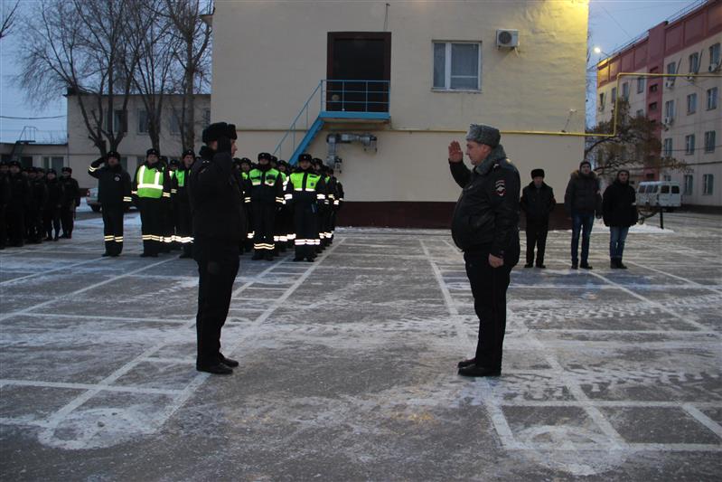 В Астрахани состоялся гарнизонный развод нарядов Росгвардии и полиции, заступающих на службу по охране общественного порядка