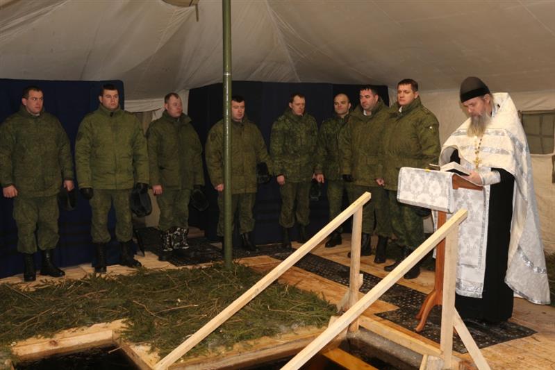 Военнослужащие Саровского соединения Росгвардии окунулись в Иордань в период проведения православного праздника