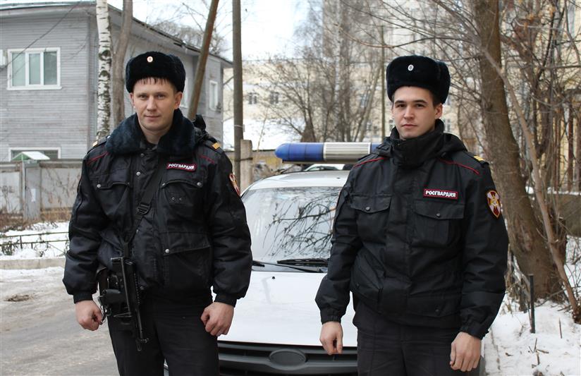 Росгвардейцы оказали помощь замерзающему мужчине в Вологде