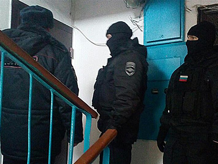 Сотрудники Росгвардии проинспектировали владельцев оружия в Киселевске 