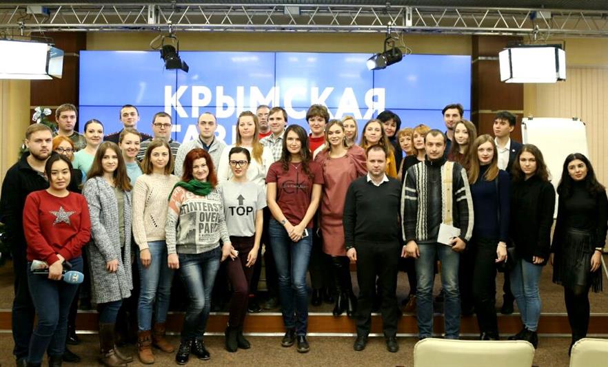 Сотрудник Росгвардии принял участие в мероприятии, посвященном Дню российской печати в Крыму