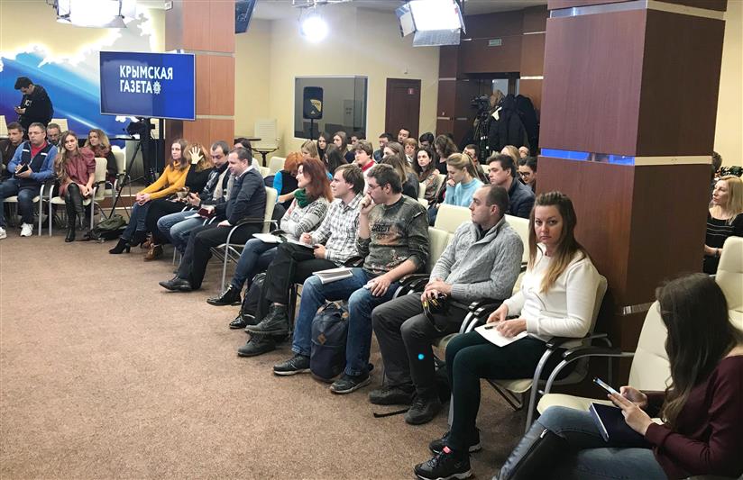 Сотрудник Росгвардии принял участие в мероприятии, посвященном Дню российской печати в Крыму