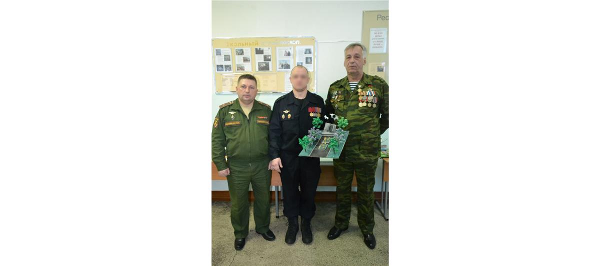 Росгвардейцы провели конкурс на лучший проект аллеи Славы в одной из биробиджанских школ
