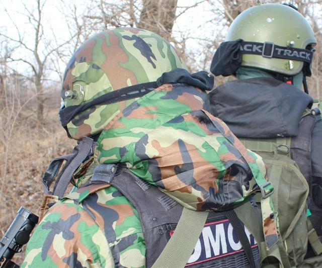 В Ростовской области при силовой поддержке ОМОНа Росгвардии задержан гражданин, подозреваемый в незаконном обороте оружия и боеприпасов