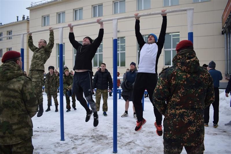 Сотрудники Управления Росгвардии по Архангельской области и военнослужащие отряда специального назначения «Ратник» выявили сильнейших в силовом многоборье и шахматном турнире