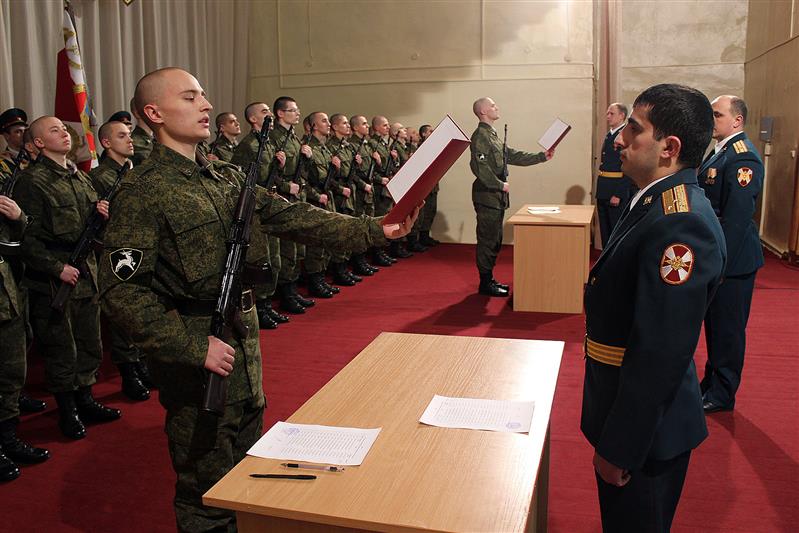 Новоприбывшие военнослужащие кировского соединения Росгвардии присягнули на верность Отечеству 