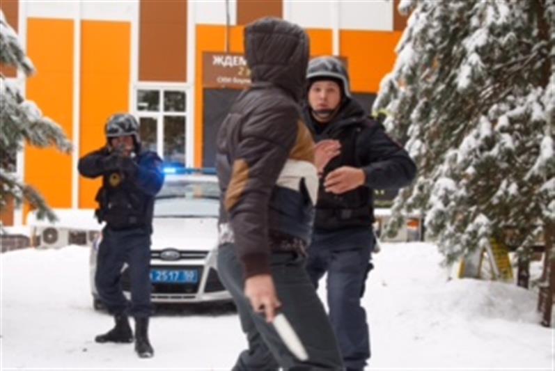Сотрудники Росгвардии, обеспечивающие безопасность на Байконуре, задержали мужчину за нанесение ножевых ранений