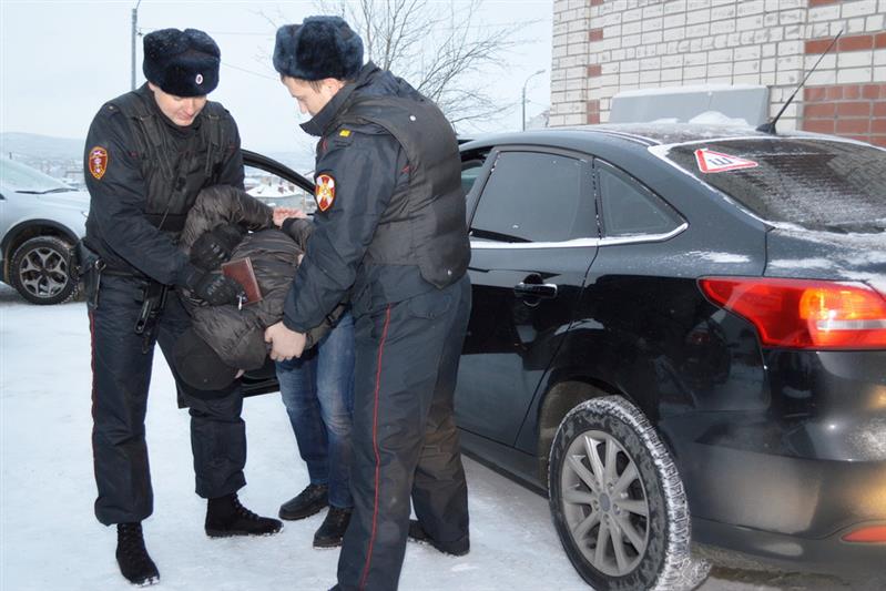 В Мурманской области сотрудники Росгвардии по горячим следам задержали мужчину, пытавшегося угнать иномарку
