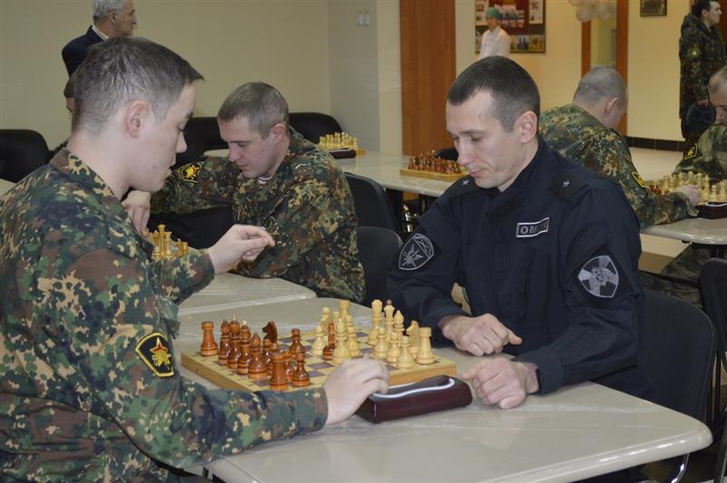 Сотрудники Управления Росгвардии по Архангельской области и военнослужащие отряда специального назначения «Ратник» выявили сильнейших в силовом многоборье и шахматном турнире