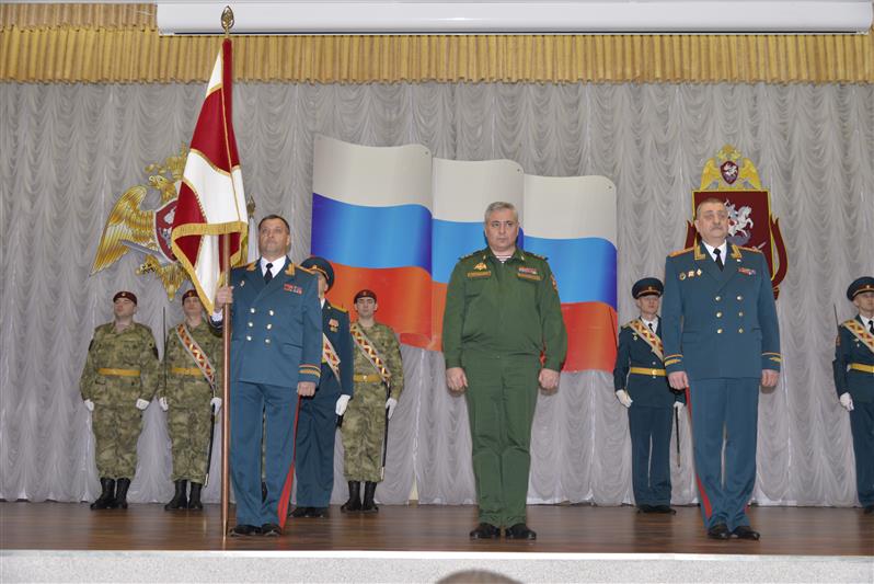 Генерал-полковник Олег Борукаев вручил личный штандарт командующего Уральским округом генерал-лейтенанту Александру Попову