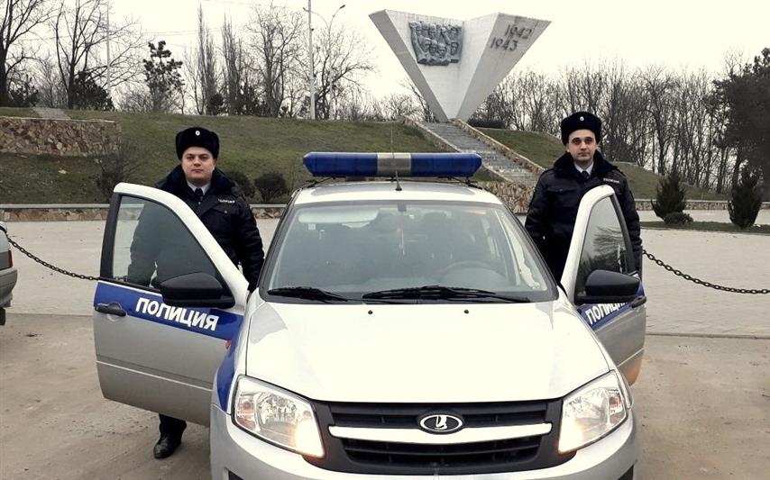 В Краснодаре сотрудники Росгвардии пришли на помощь мужчине, потушив возгорание в его автомобиле 