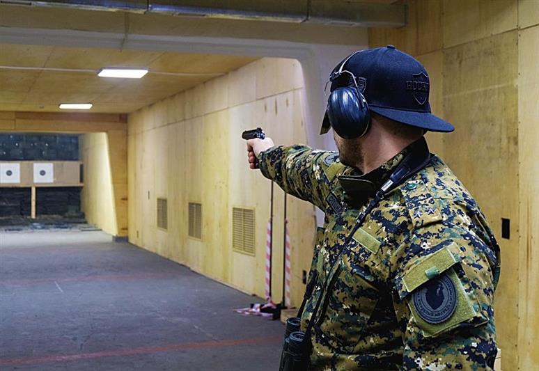 В Якутске состоялось первенство по стрельбе из пистолета среди сотрудников правоохранительных органов, посвященное памяти Героя России Александра Рыжикова