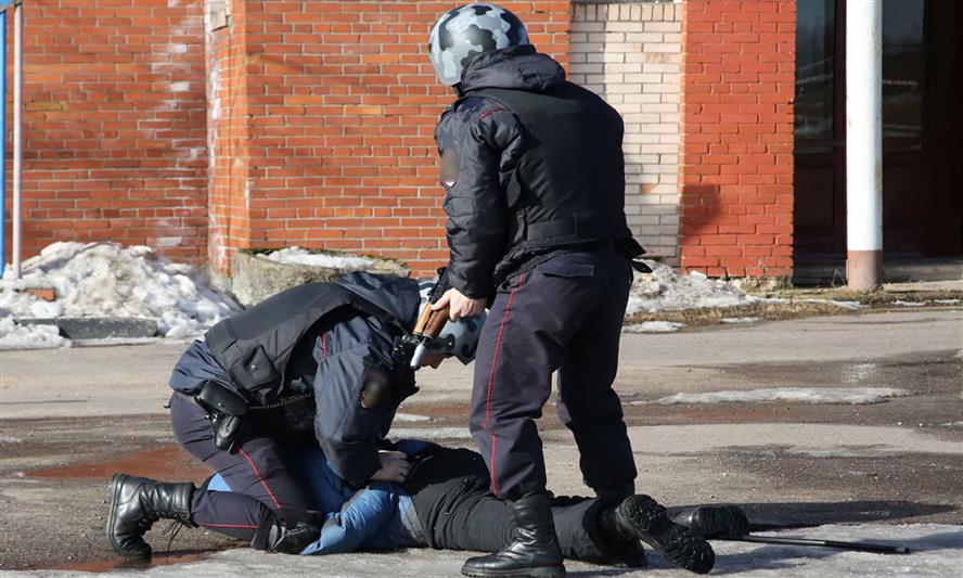 Сотрудники Росгвардии задержали мужчину за нарушение общественного порядка