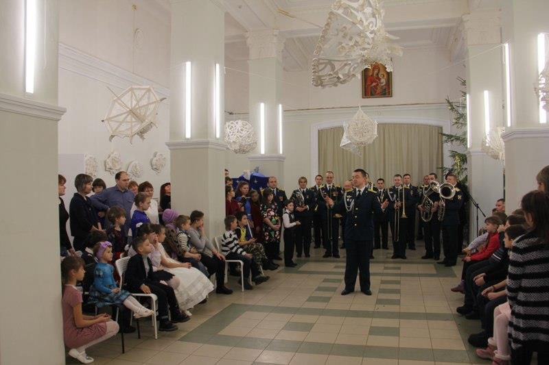 В празднике для детей с ограниченными возможностями принял участие военный оркестр Саровской дивизии