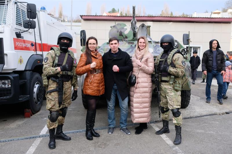 В Краснодарском крае отряды мобильные особого назначения открыли свои двери для студентов и школьников