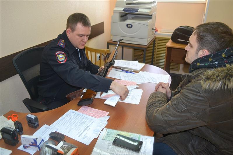 В Восточном округе Росгвардии поздравляют сотрудников подразделений лицензионно-разрешительной работы 