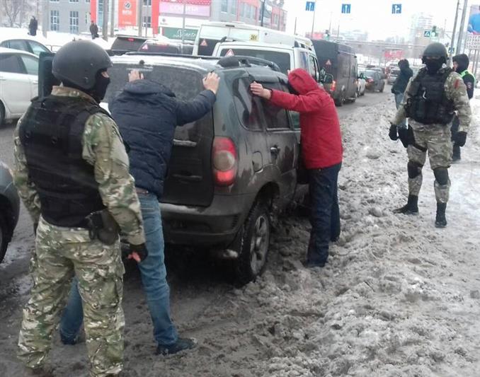 При силовой поддержке саратовского ОМОНа задержаны поджигатели аптек