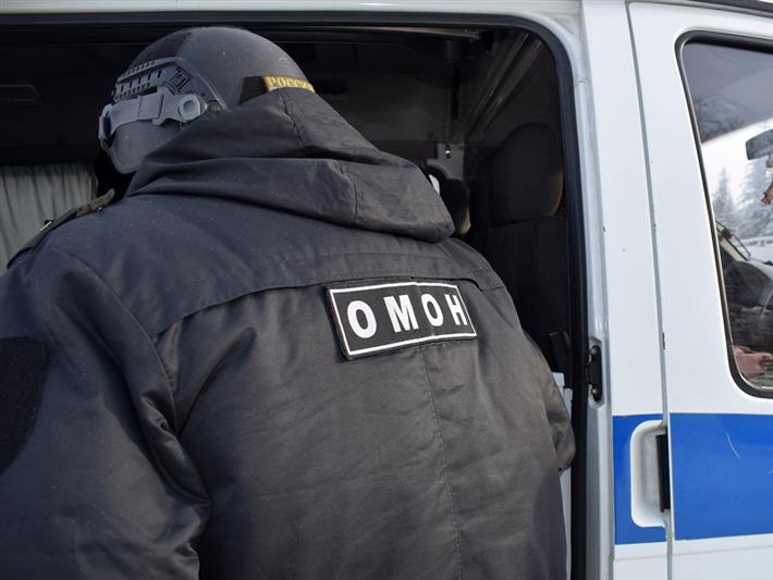 При силовой поддержке сотрудников иркутского ОМОНа на транспорте задержаны граждане с крупной партией синтетических наркотиков