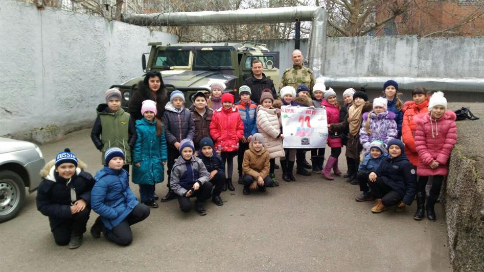 В Краснодарском крае отряды мобильные особого назначения открыли свои двери для студентов и школьников