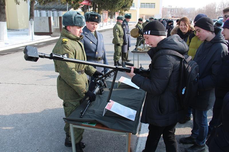 В Саратовском военном институте Росгвардии состоялось городское торжественное мероприятие, посвященное  Дню защитника Отечества 