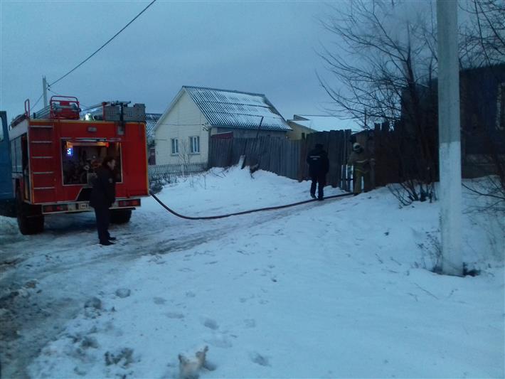 В Курской области сотрудник Росгвардии вовремя разбудил спящих жителей загоревшегося дома