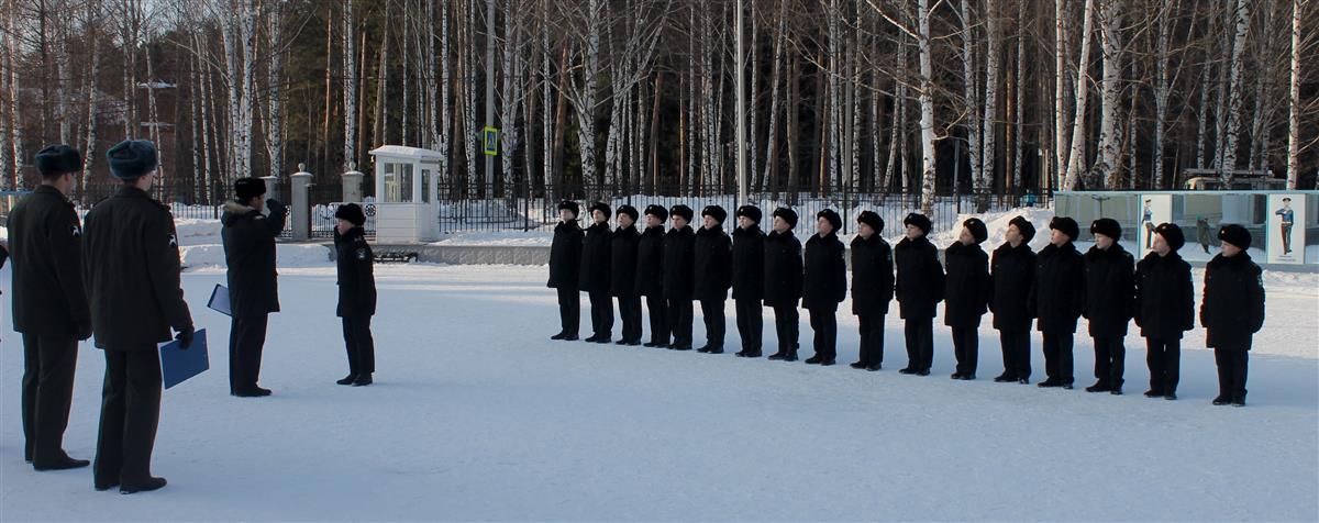 Военнослужащие Росгвардии оценили уровень строевой подготовки воткинских кадет 