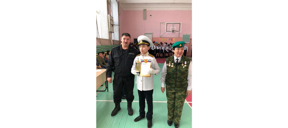 Якутские омоновцы вошли в состав жюри школьного смотра-конкурса песни и строя