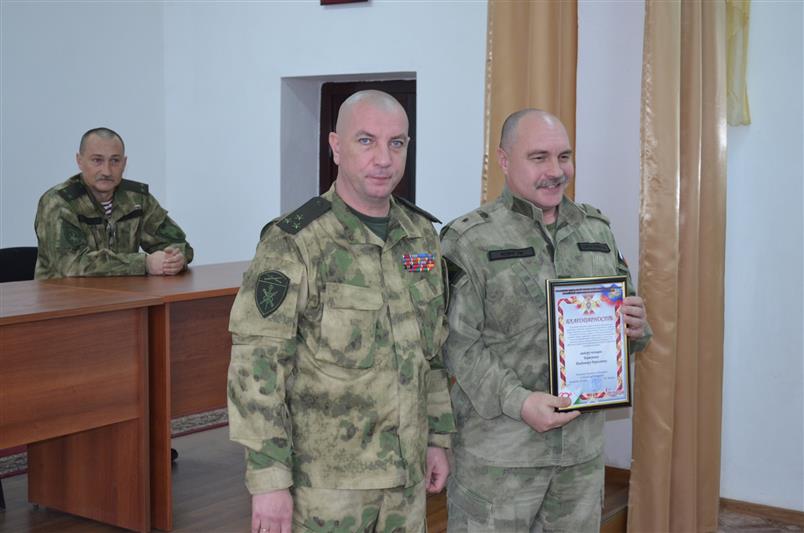 Сотрудников ЦЛРР и отделения государственного контроля Управления Росгвардии по Республике Ингушетия поздравили с профессиональным праздником