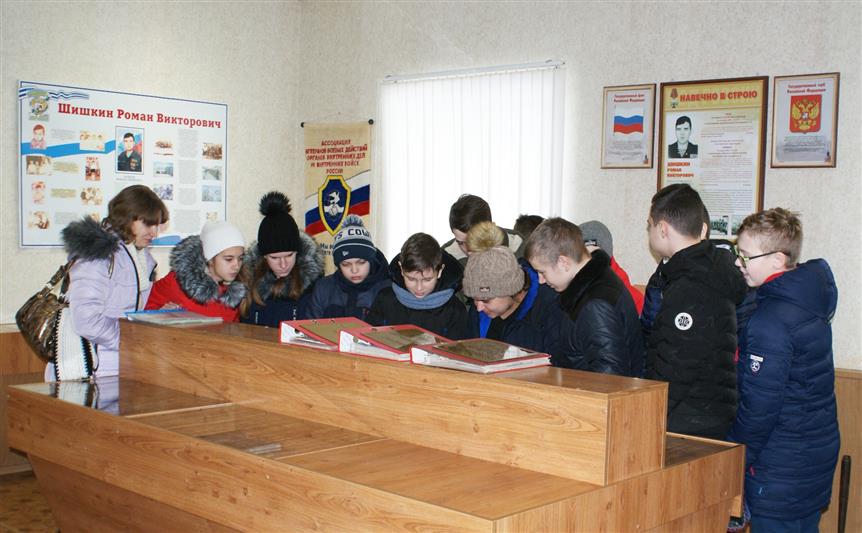 В Ростовской области бойцы ОМОНа провели для детей и подростков комплекс патриотических мероприятий
