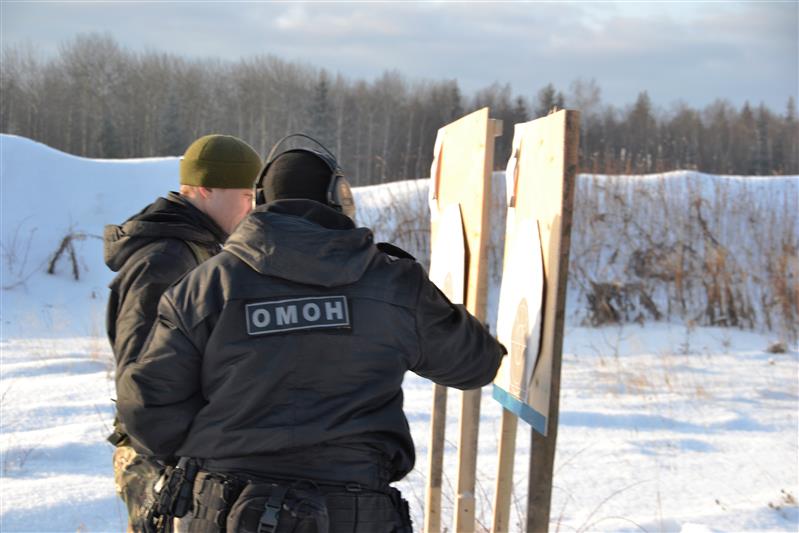 Снайперы Уральского округа Росгвардии оттачивают свое мастерство 