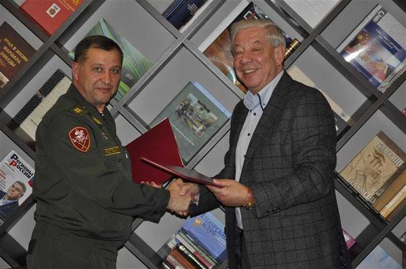 Командующий Уральским округом Росгвардии встретился с представителями ведущих СМИ Свердловской области