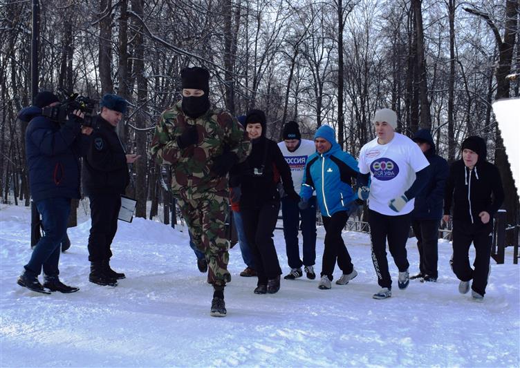 Представители администрации, журналисты и деятели культуры Уфы прошли курс молодого бойца Росгвардии