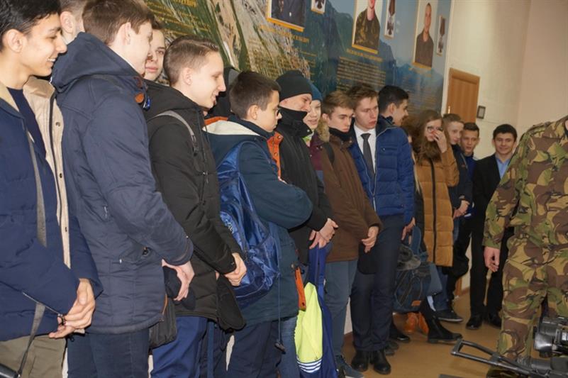  В БЛАГОВЕЩЕНСКЕ СОТРУДНИКИ РОСГВАРДИИ ПРОВЕЛИ ДЕНЬ ОТКРЫТЫХ ДВЕРЕЙ ДЛЯ ШКОЛЬНИКОВ