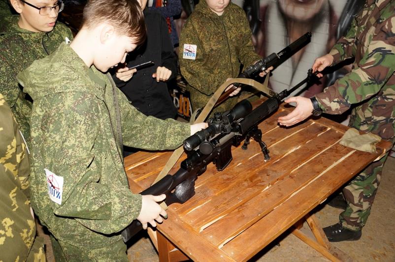 Бойцы СОБРа провели Урок мужества для воспитанников Федерации военно-тактических игр Амурской области