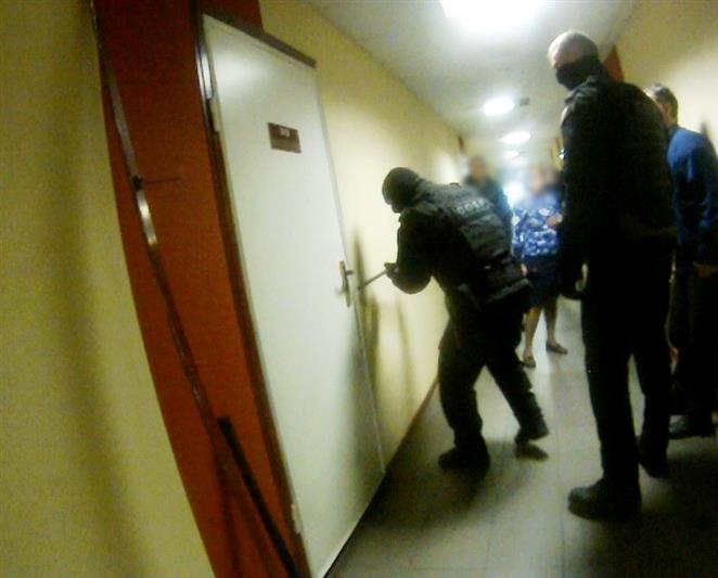 Сотрудники петербургского СОБРа оказали содействие полиции в задержании мошенников 