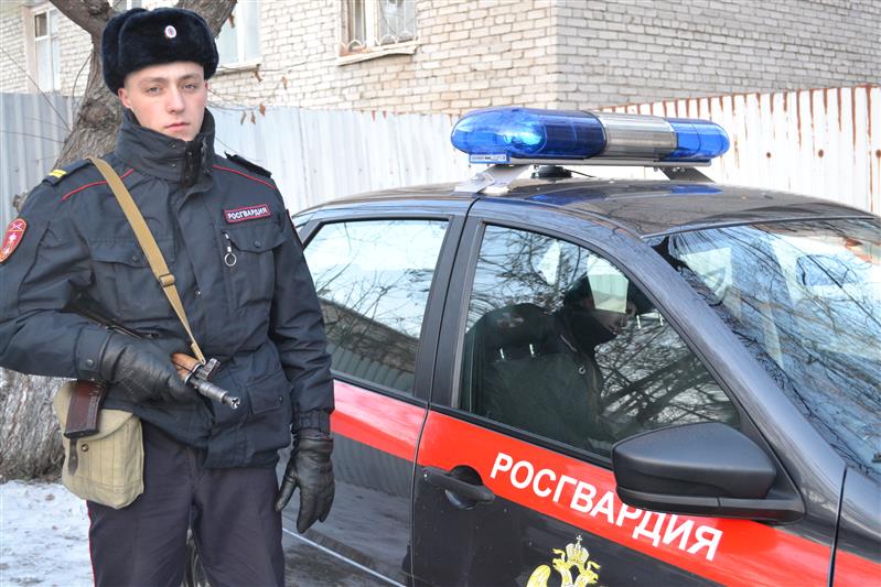 В центре Кургана росгвардейцы задержали подозреваемых в грабеже