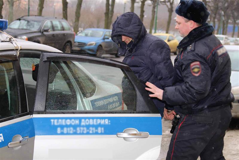 В Санкт-Петербурге сотрудники Росгвардии задержали мужчину, пытавшегося похитить крупную партию товара из магазина